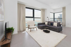 Maison Privee - Modern & Panoramic Sea View Apt on Al Reem Island